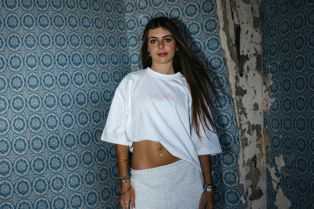Détail broderie 333 sur T-shirt Vizelia DROP 001